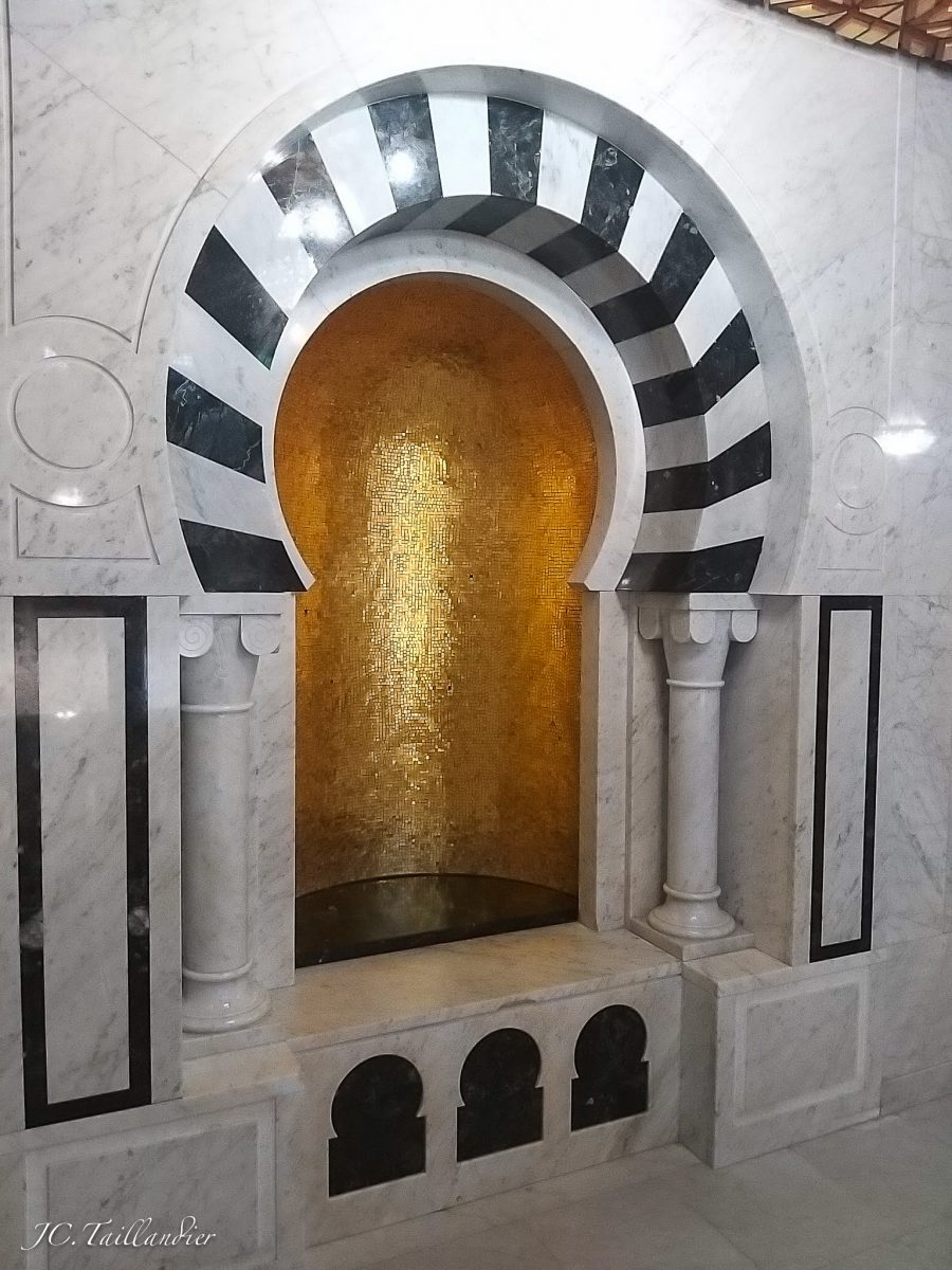 Une alcove en marbre, mausolée Habib Bourguiba